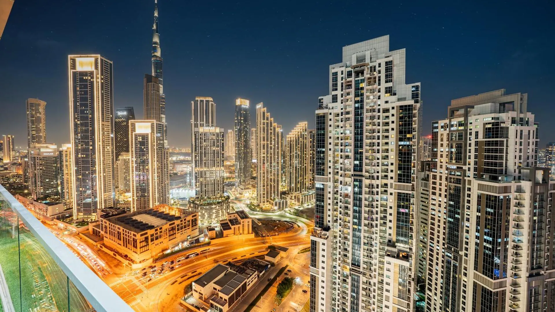 Paramount Midtown Hotel, Burj Khalifa Views Dubai Apartment