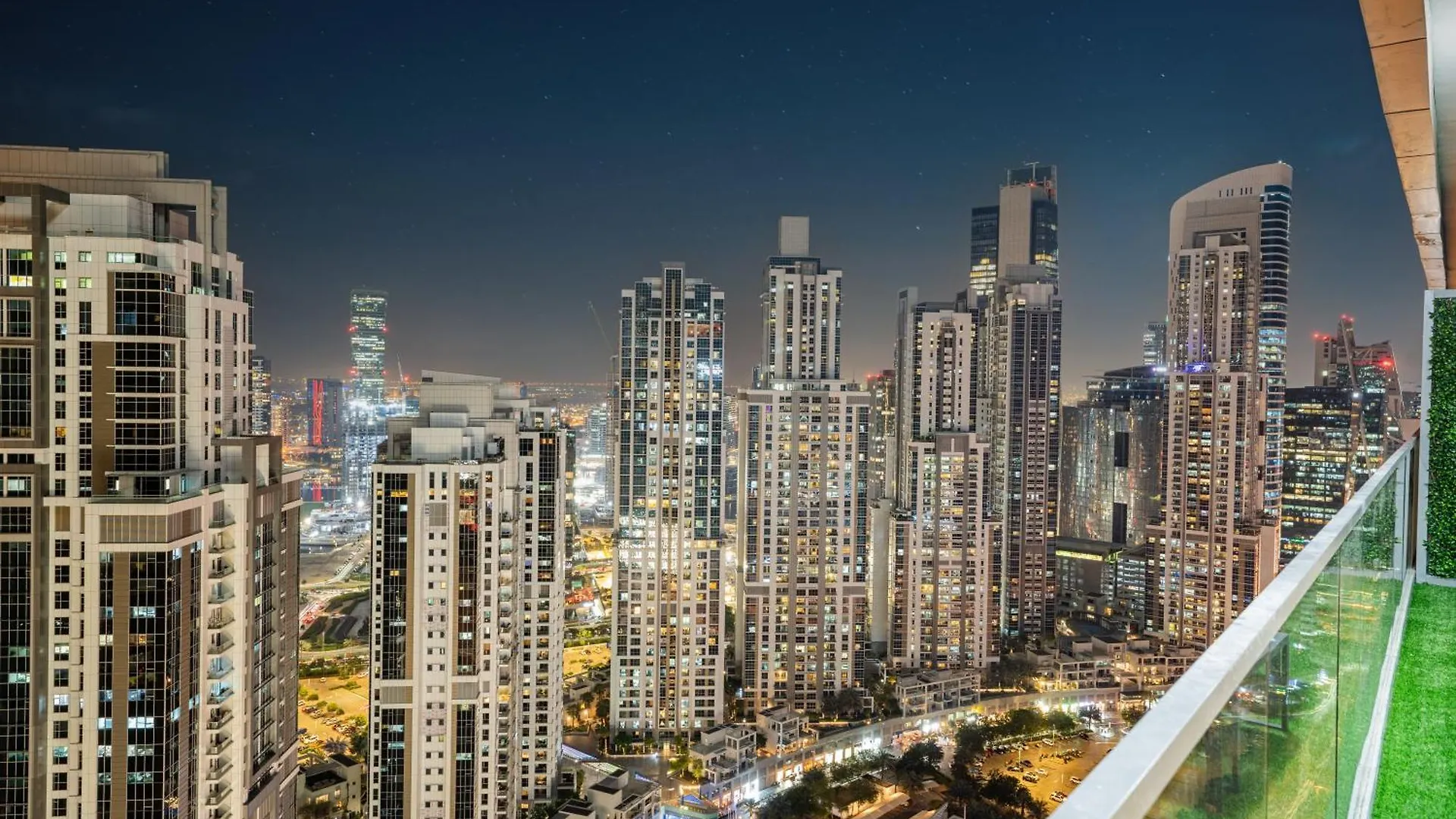 Paramount Midtown Hotel, Burj Khalifa Views Dubai Apartment